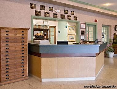 Elkins Inn And Suites Интерьер фото