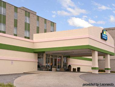 Elkins Inn And Suites Экстерьер фото
